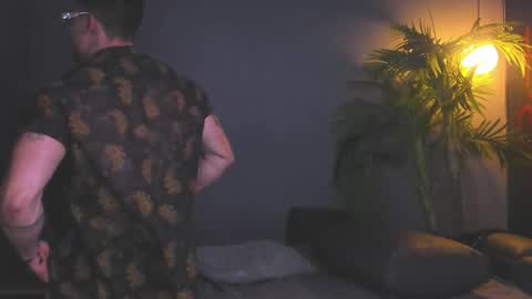 dennis_cox_ online show from November 28, 7:22 am