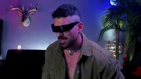 dennis_cox_ online show from March 26, 7:03 am