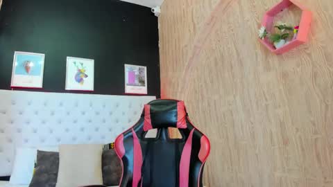 dennyzeans online show from December 5, 11:30 am