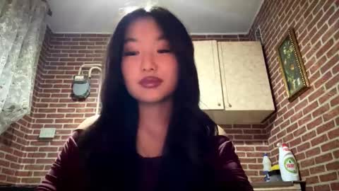 Emma online show from December 22, 2:03 pm