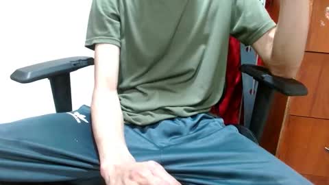 Snapshot of dereck1986 chatting on December 20, 9:27 am dereck online show from December 20, 9:27 am