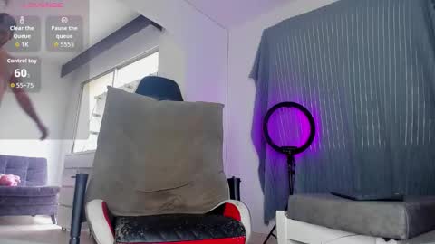 Snapshot of dereckhardd chatting on November 20, 2:06 pm dereckhardd online show from November 20, 2:06 pm