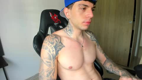 derekmuller11 online show from April 18, 1:26 pm