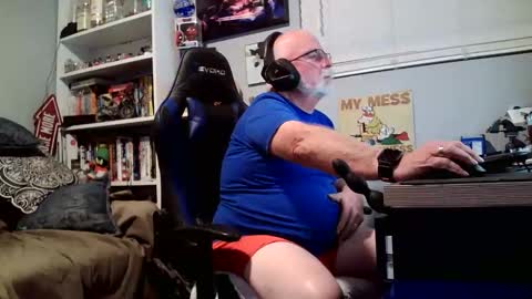 Snapshot of desertknight56 chatting on November 6, 2:12 am D K online show from November 6, 2:12 am