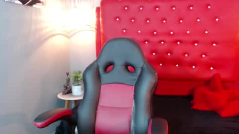 Snapshot of designturbate chatting on December 16, 11:07 pm Designturbate online show from December 16, 11:07 pm