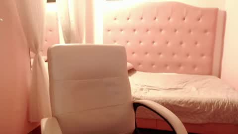 Snapshot of designturbate chatting on December 24, 10:17 pm Designturbate online show from December 24, 10:17 pm