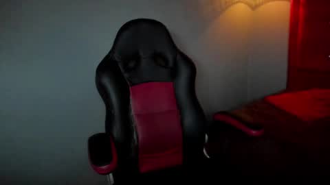 Snapshot of designturbate chatting on January 26, 8:45 pm Designturbate online show from January 26, 8:45 pm