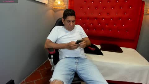 Snapshot of designturbate chatting on February 12, 10:48 pm Designturbate online show from February 12, 10:48 pm