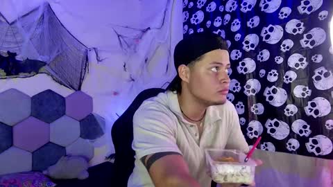 TORI AND MR. BEAR online show from October 19, 6:19 pm