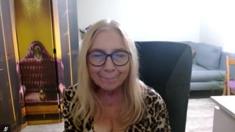 S O F I A online show from November 10, 3:33 pm