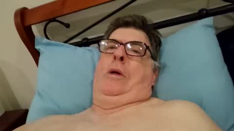 Desmon1958 online show from April 12, 8:58 pm