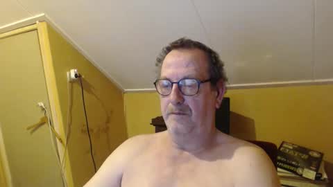 Snapshot of destelp chatting on November 29, 11:30 pm destelp online show from November 29, 11:30 pm