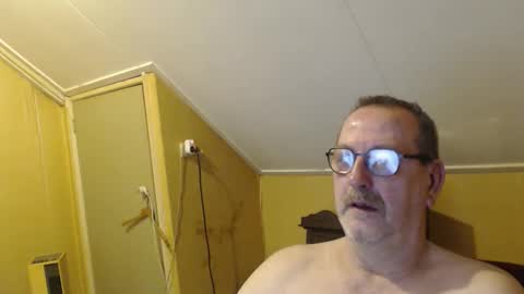 Snapshot of destelp chatting on December 19, 7:10 pm destelp online show from December 19, 7:10 pm