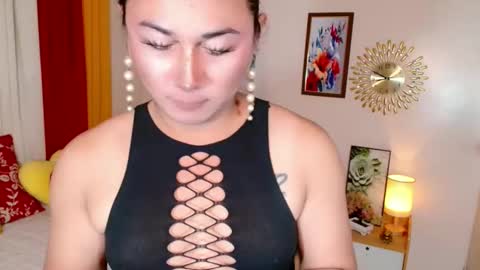 Snapshot of destenierose chatting on February 6, 12:26 am destenierose online show from February 6, 12:26 am