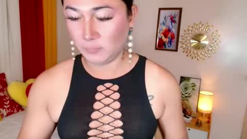 Snapshot of destenierose chatting on February 9, 12:25 am destenierose online show from February 9, 12:25 am