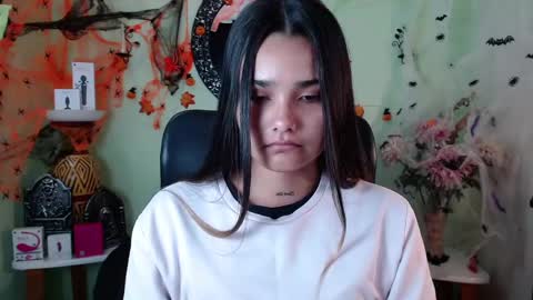 Snapshot of destinyhills_ chatting on October 13, 12:05 pm Destiny online show from October 13, 12:05 pm