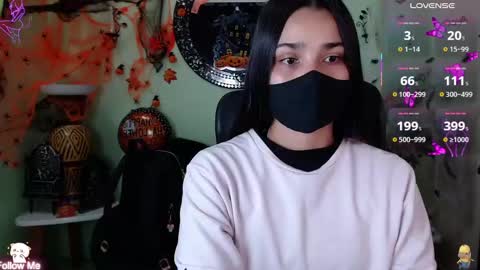Snapshot of destinyhills_ chatting on October 17, 12:19 pm Destiny online show from October 17, 12:19 pm