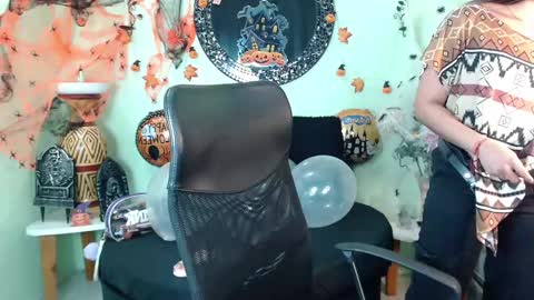 Snapshot of destinyhills_ chatting on October 21, 12:17 pm Destiny online show from October 21, 12:17 pm