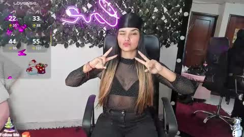 Snapshot of destinyhills_ chatting on November 26, 11:55 am Destiny online show from November 26, 11:55 am