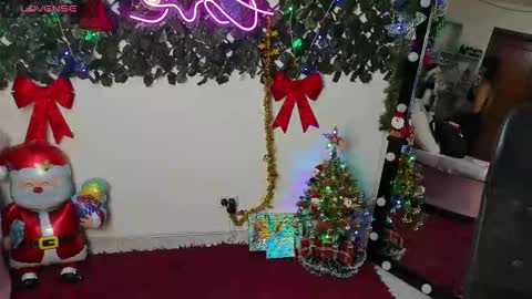 Snapshot of destinyhills_ chatting on December 4, 12:03 pm Destiny online show from December 4, 12:03 pm