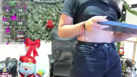 Snapshot of destinyhills_ chatting on December 5, 12:03 pm Destiny online show from December 5, 12:03 pm