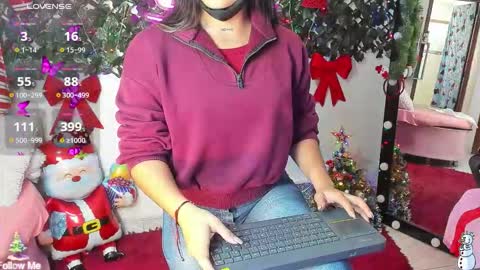 Snapshot of destinyhills_ chatting on December 15, 12:42 pm Destiny online show from December 15, 12:42 pm