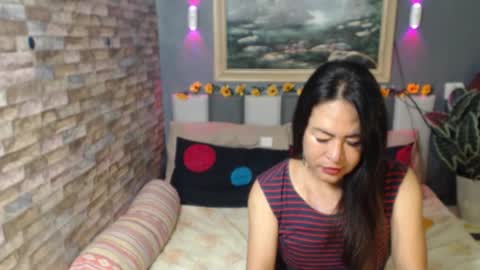 Snapshot of destinyrosexx chatting on November 1, 2:35 am Rose online show from November 1, 2:35 am