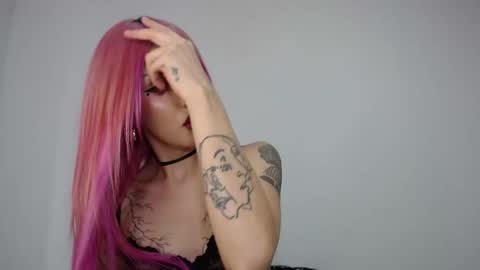 Snapshot of devil_blood chatting on December 17, 5:30 pm Angel Boo and Adrian online show from December 17, 5:30 pm