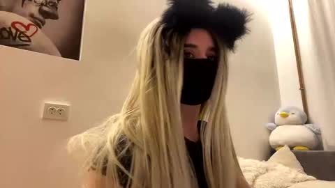 Snapshot of devil_goddess1 chatting on October 27, 5:17 pm Emily online show from October 27, 5:17 pm