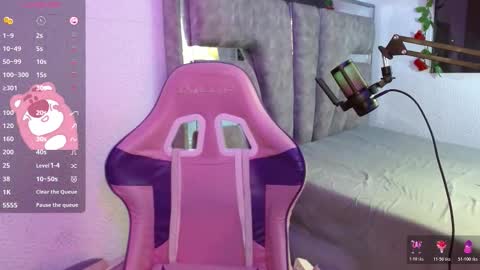 devilchlloe online show from March 30, 4:46 am