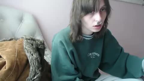 Snapshot of devilg1rl chatting on September 30, 9:53 pm poutyangel online show from September 30, 9:53 pm