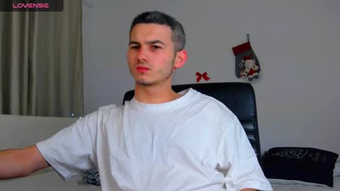 devin_ho online show from December 29, 7:43 pm