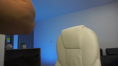 Snapshot of devin_hunter chatting on December 6, 3:41 am Devin Hunter online show from December 6, 3:41 am