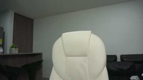 Snapshot of devin_hunter chatting on December 12, 3:21 am Devin Hunter online show from December 12, 3:21 am