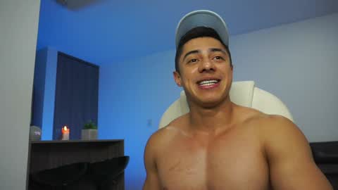 Snapshot of devin_hunter chatting on December 14, 12:44 am Devin Hunter online show from December 14, 12:44 am