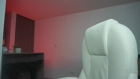 Snapshot of devin_hunter chatting on December 15, 12:51 am Devin Hunter online show from December 15, 12:51 am