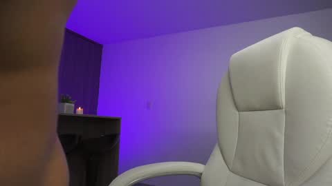 Snapshot of devin_hunter chatting on December 17, 3:06 am Devin Hunter online show from December 17, 3:06 am