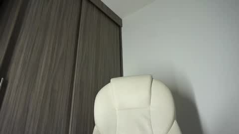 Snapshot of devin_hunter chatting on December 23, 3:29 am Devin Hunter online show from December 23, 3:29 am