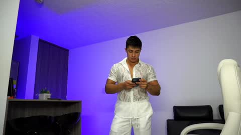 Snapshot of devin_hunter chatting on December 28, 2:54 am Devin Hunter online show from December 28, 2:54 am