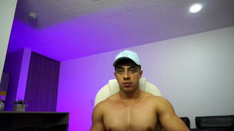 Snapshot of devin_hunter chatting on January 6, 10:05 pm Devin Hunter online show from January 6, 10:05 pm