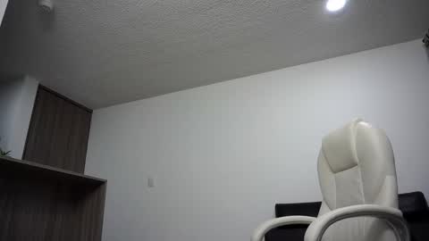 Snapshot of devin_hunter chatting on January 8, 3:51 am Devin Hunter online show from January 8, 3:51 am