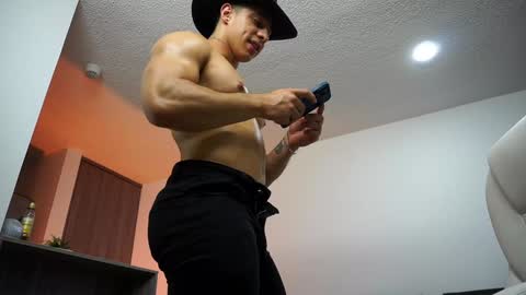 Snapshot of devin_hunter chatting on January 10, 12:49 am Devin Hunter online show from January 10, 12:49 am