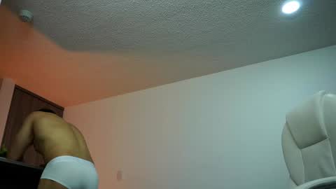 Snapshot of devin_hunter chatting on January 11, 1:27 am Devin Hunter online show from January 11, 1:27 am