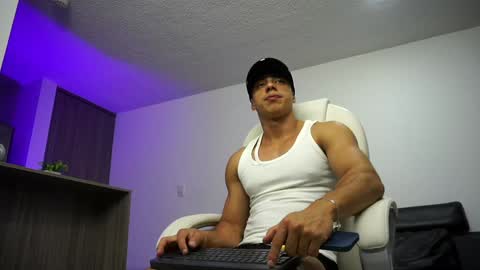 Snapshot of devin_hunter chatting on January 12, 11:47 pm Devin Hunter online show from January 12, 11:47 pm