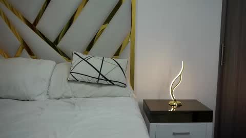 Snapshot of devin_hunter chatting on February 11, 12:49 am Devin Hunter online show from February 11, 12:49 am