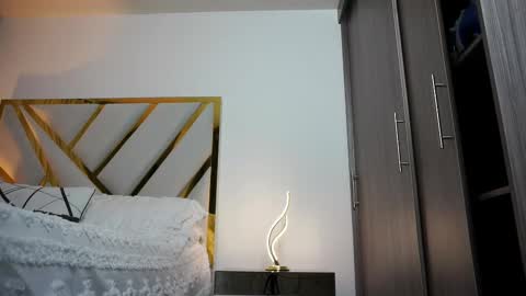 Snapshot of devin_hunter chatting on February 22, 2:28 am Devin Hunter online show from February 22, 2:28 am