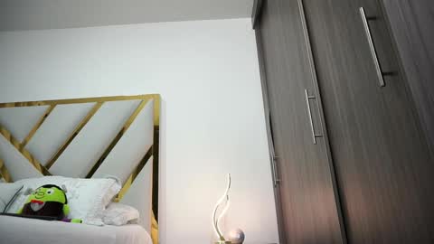 Snapshot of devin_hunter chatting on September 19, 12:12 am Devin Hunter online show from September 19, 12:12 am