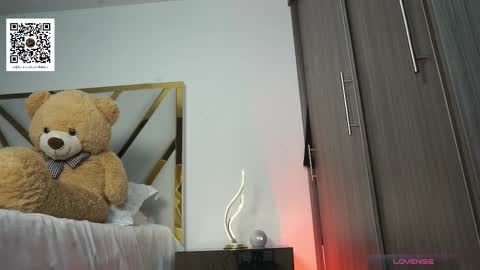 Snapshot of devin_hunter chatting on November 29, 12:46 am Devin Hunter online show from November 29, 12:46 am