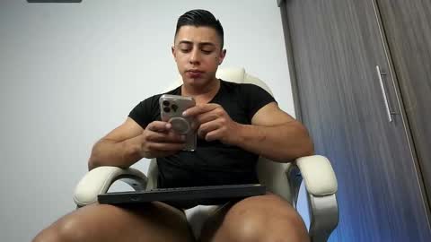 Devin Hunter online show from January 18, 11:52 pm