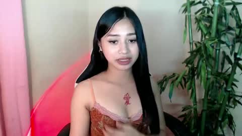 Snapshot of devine_goddessx chatting on January 29, 10:01 pm Devine Greyson online show from January 29, 10:01 pm